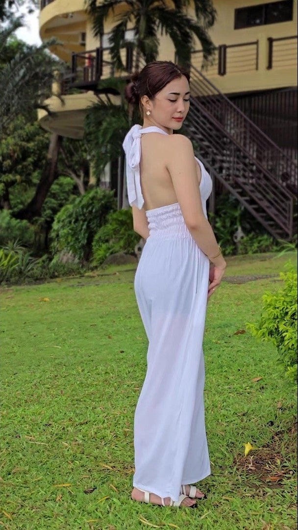 SC108 Jumpsuit | Self Tie Halter Neck Wide-Leg Linen Jumpsuit with pockets