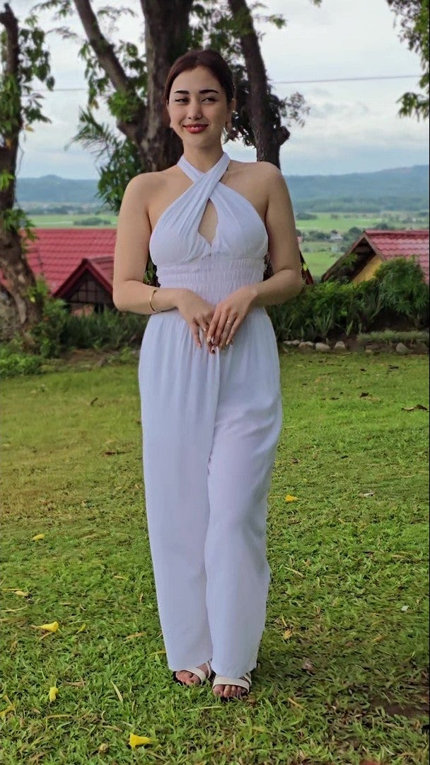 SC108 Jumpsuit | Self Tie Halter Neck Wide-Leg Linen Jumpsuit with pockets