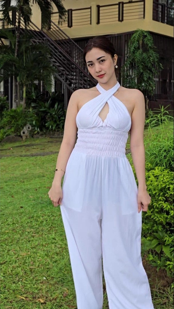 SC108 Jumpsuit | Self Tie Halter Neck Wide-Leg Linen Jumpsuit with pockets