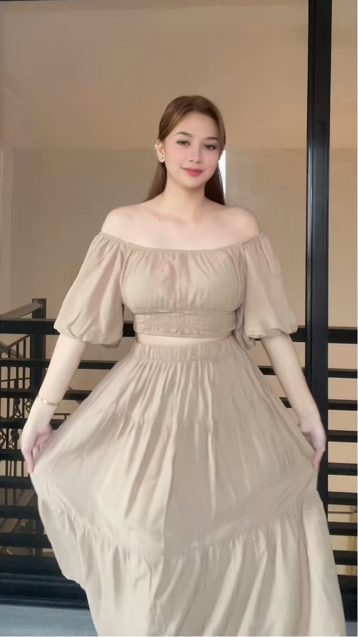 SC78 Set | Off-Shoulder Puff Sleeves Top and Maxi Skirt Set