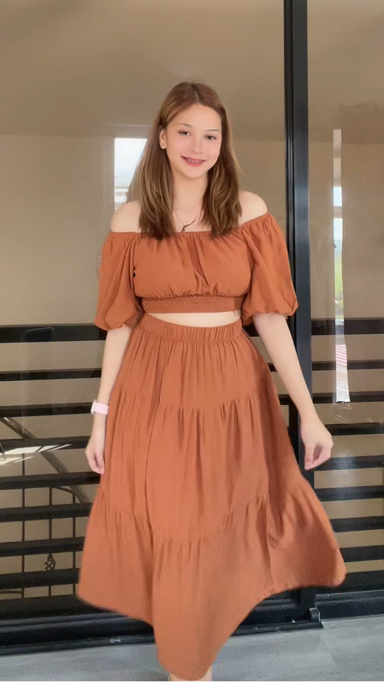 SC78 Set | Off-Shoulder Puff Sleeves Top and Maxi Skirt Set