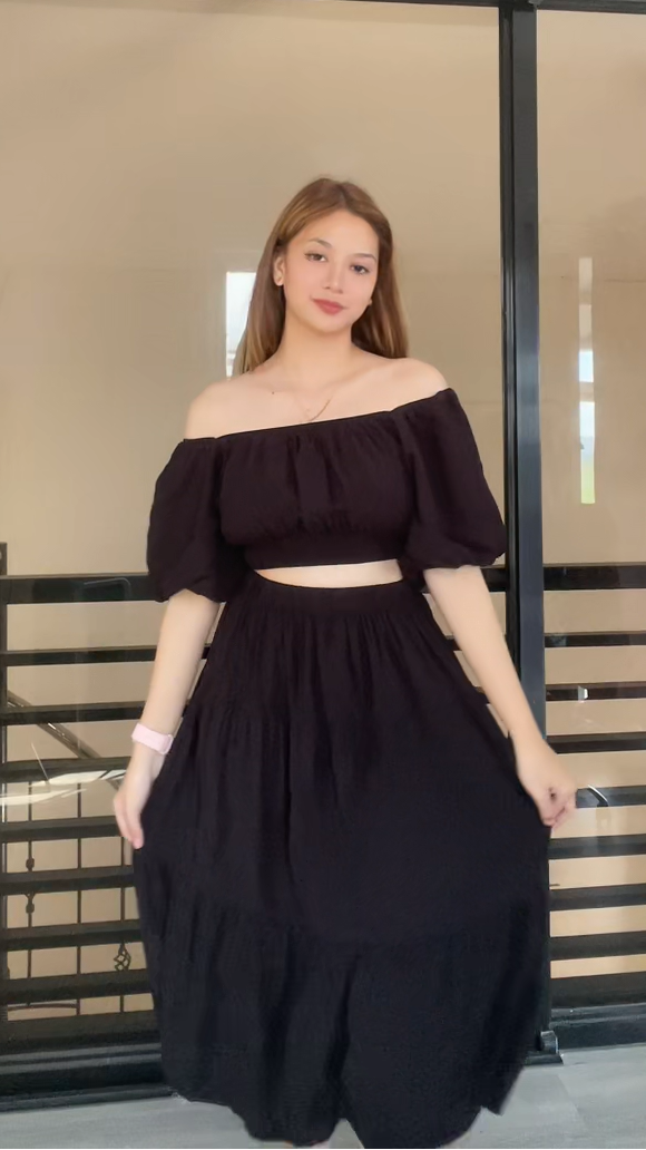SC78 Set | Off-Shoulder Puff Sleeves Top and Maxi Skirt Set