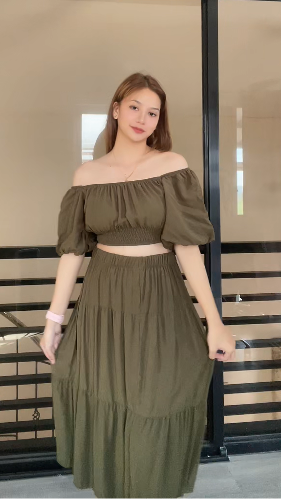 SC78 Set | Off-Shoulder Puff Sleeves Top and Maxi Skirt Set
