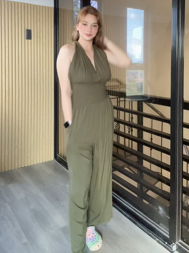 SC108 Jumpsuit | Self Tie Halter Neck Wide-Leg Linen Jumpsuit with pockets