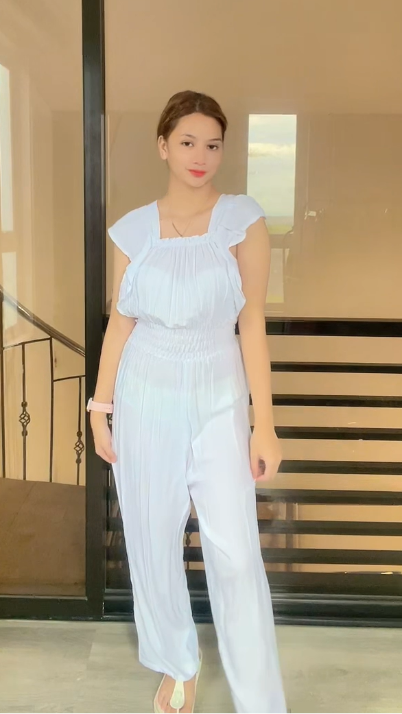 SC109 Jumpsuit | Ruffles Women’s Smocked Waist Wide-Leg Linen Romper Jumpsuits with pockets