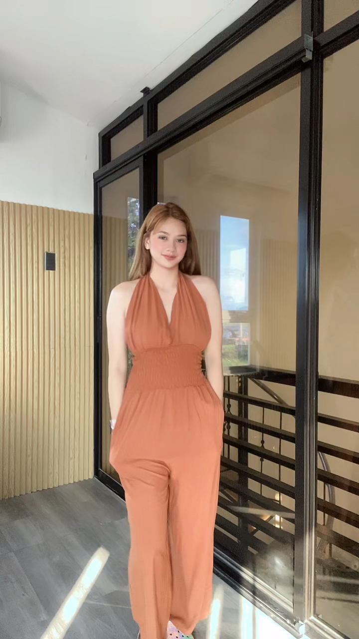 SC108 Jumpsuit | Self Tie Halter Neck Wide-Leg Linen Jumpsuit with pockets
