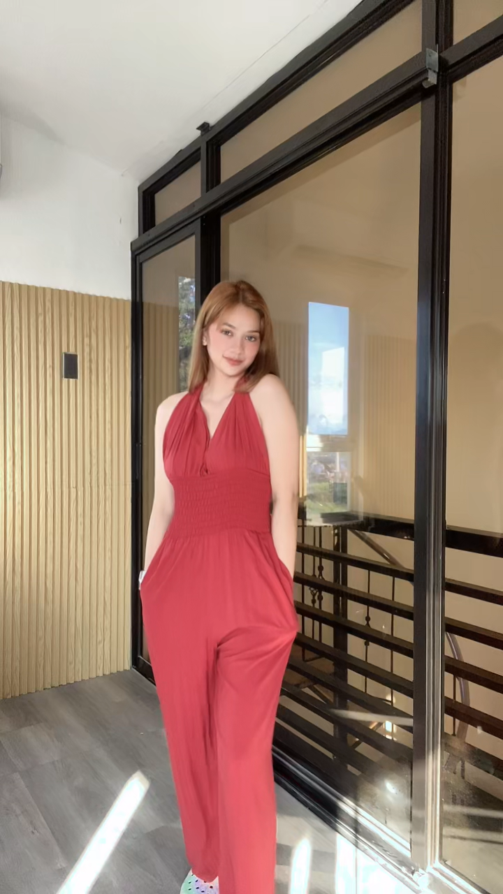 SC108 Jumpsuit | Self Tie Halter Neck Wide-Leg Linen Jumpsuit with pockets